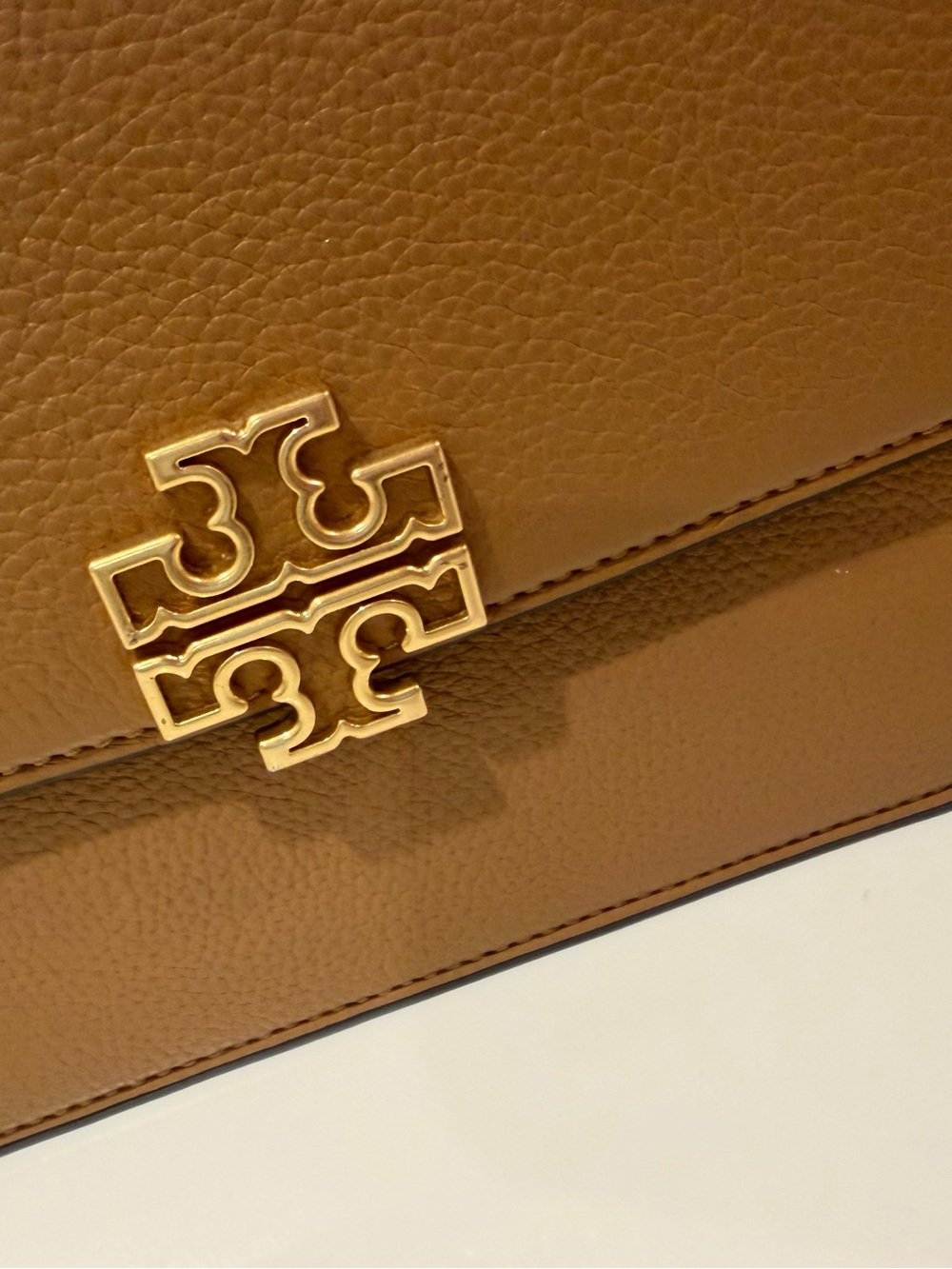 Tory Burch Pebbled Leather Crossbody in Cognac Brown with Gold Logo - Picture 2 of 13